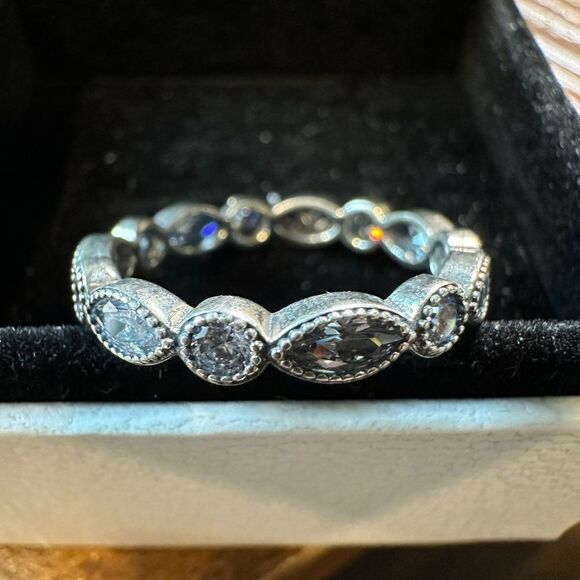 GENUINE PANDORA Alluring Brilliant Marquise Stacking Ring Size 8 (56) 190940CZ - Picture 1 of 4